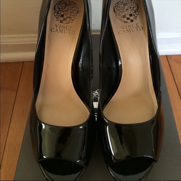 Vince Camuto Patent Leather, Blk Open Toe Heels - Picture 3 of 4